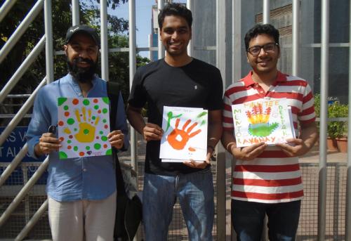 mentors-with-their-mentees-hand-prints-main